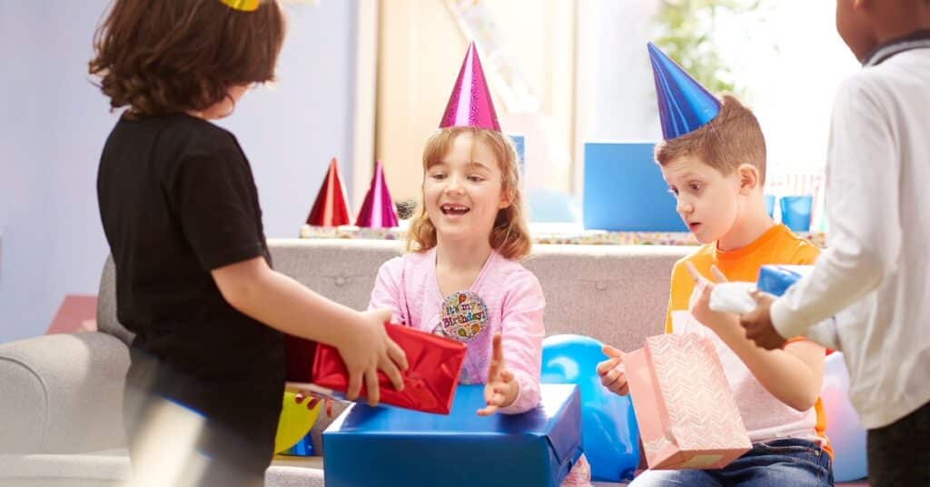 הקשיבו ושימו לב לרמזים
